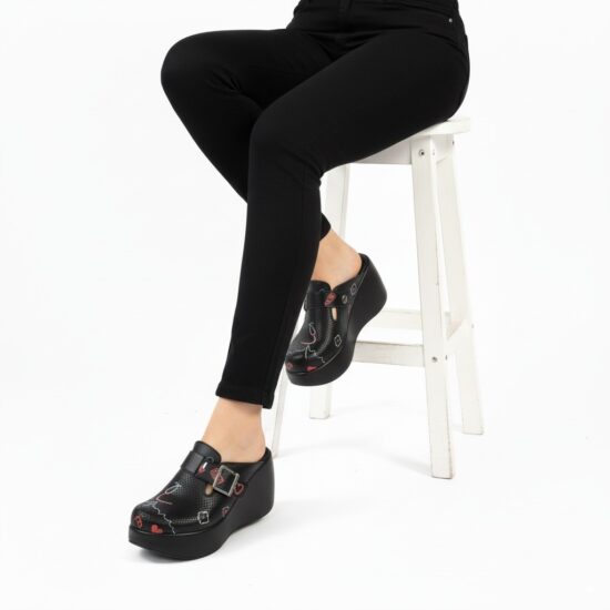 Alternative view of Zuecos sanitarios de piel con plataforma alta