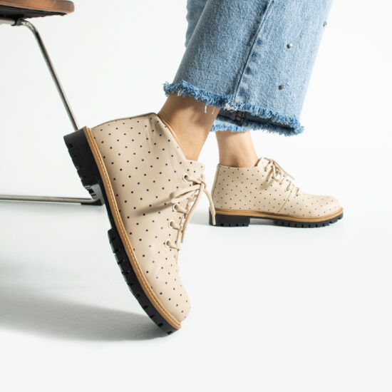 Alternative view of Botines planos beige de piel para mujer con cordones