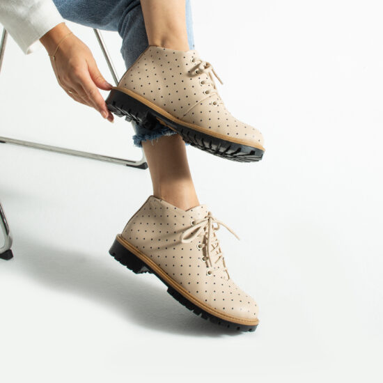 Botines planos beige de piel para mujer con cordones | TUASOLEA