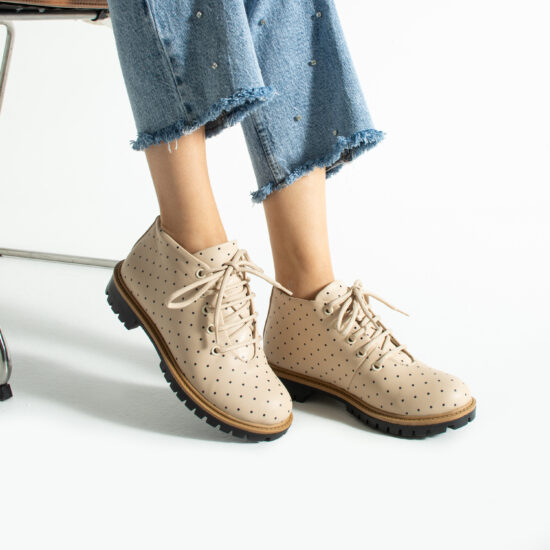 Botines planos beige de piel para mujer con cordones | TUASOLEA