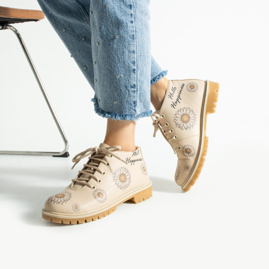 Botines planos beige de piel para mujer con cordones | TUASOLEA