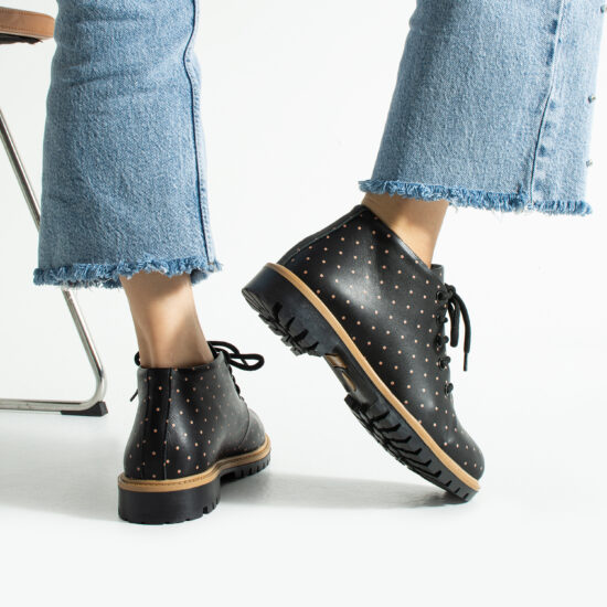 Alternative view of Botines planos negros de piel para mujer con cordones