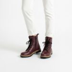 Botas planas de piel burdeos para mujer