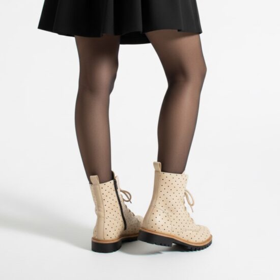 Botas planas de piel beige para mujer con cordones | TUASOLEA