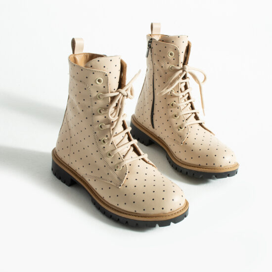 Botas planas de piel beige para mujer con cordones | TUASOLEA