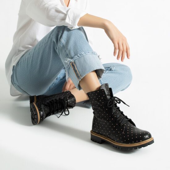 Botas planas negras de piel para mujer con cordones