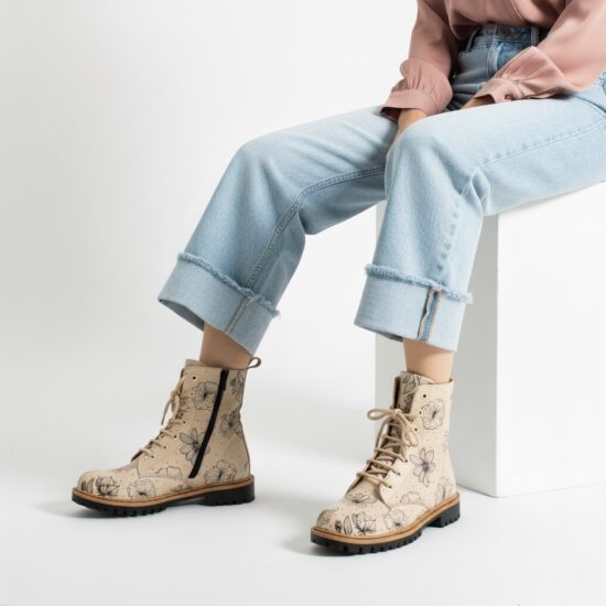 Botas planas de piel beige para mujer con cordones | TUASOLEA