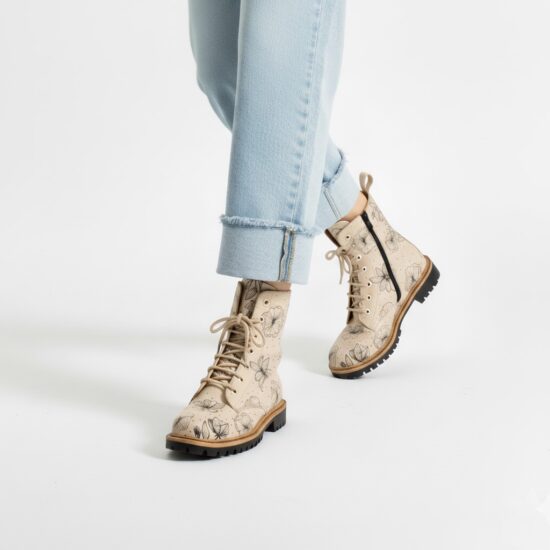 Botas planas de piel beige para mujer con cordones | TUASOLEA