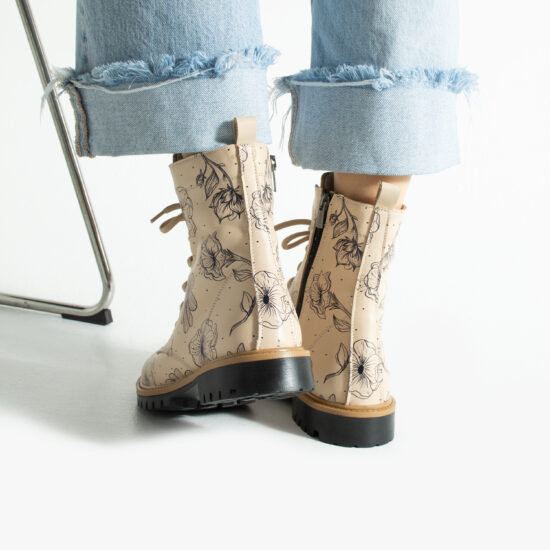 Botas planas de piel beige para mujer con cordones | TUASOLEA