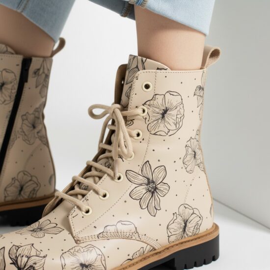 Botas planas de piel beige para mujer con cordones | TUASOLEA