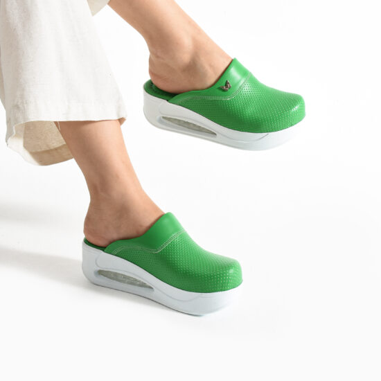 Zuecos con plataforma para mujer verdes de piel ecológica | TUASOLEA