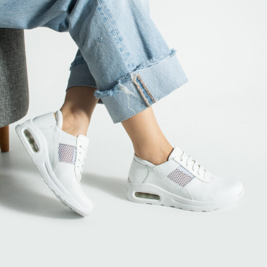 Zapatillas sanitarias blancas de piel ultraligeras y cómodas