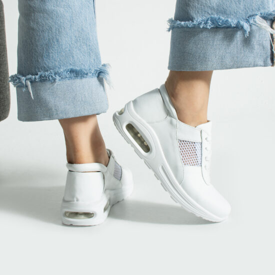 Zapatillas sanitarias blancas de piel ultraligeras y cómodas | TUASOLEA
