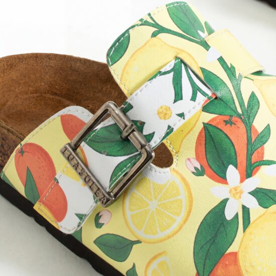 Zuecos planos estampados con hebilla | TUASOLEA