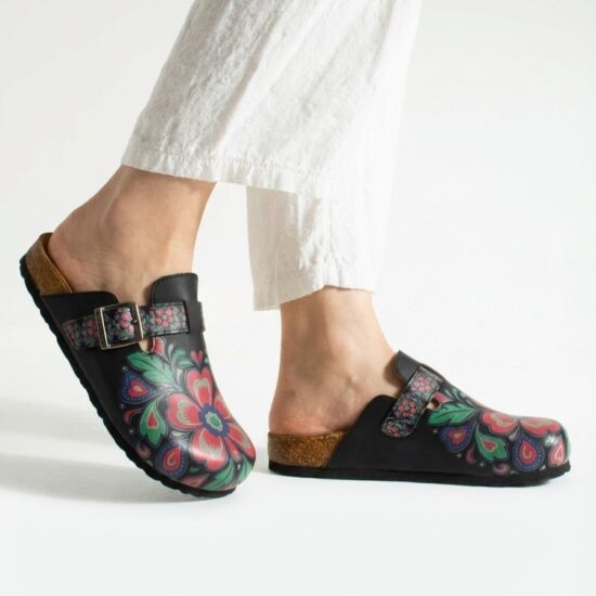 Zuecos planos estampados con hebilla | TUASOLEA