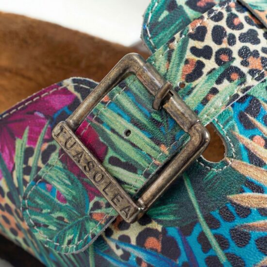Zuecos planos estampados con hebilla | TUASOLEA