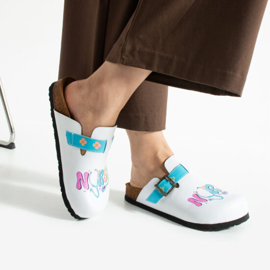 Zuecos planos estampados para enfermera | TUASOLEA