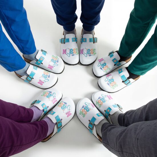 Zuecos planos estampados para enfermera | TUASOLEA