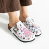 Zuecos planos estampados con hebilla Zuecos con dibujos Estampados 2
