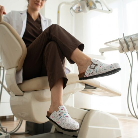 Zuecos planos estampados para dentista | TUASOLEA