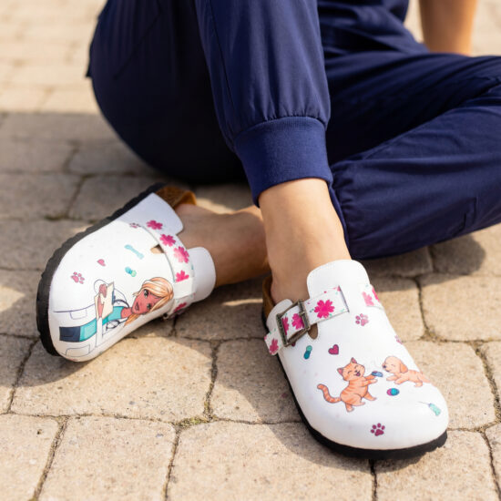 Zuecos planos estampados para veterinaria | TUASOLEA