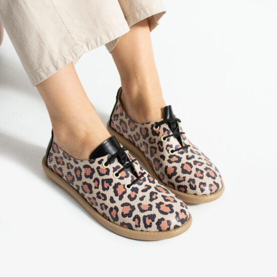 Zapatos cómodos de piel para mujer leopardados con memory foam