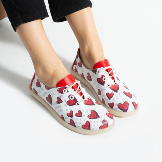Zapatos cómodos blancos de piel con memory foam – estampado corazones