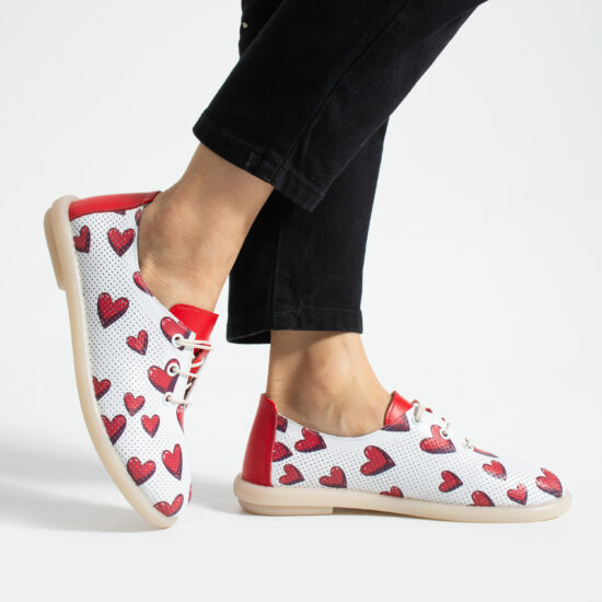 Zapatos cómodos blancos de piel con memory foam – estampado corazones - Естествена кожа