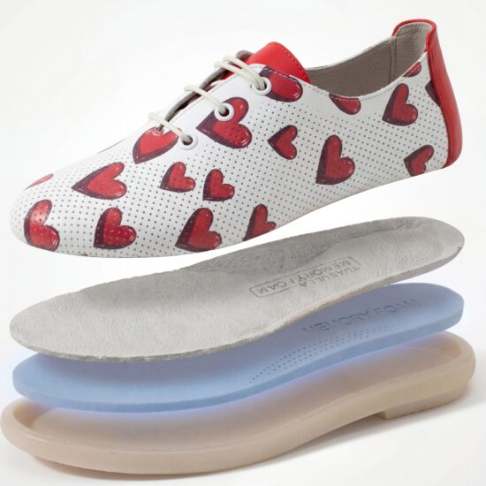 Zapatos cómodos blancos de piel con memory foam – estampado corazones - vista superior