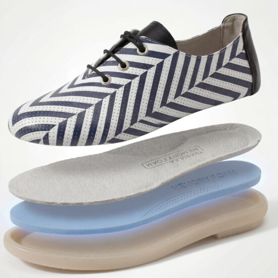 Zapatos cómodos con estampado de rayas blancas y negras de piel para mujer con memory foam - detalle