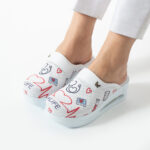 Zuecos sanitarios de piel para mujer con plataforma - estampado Pulse