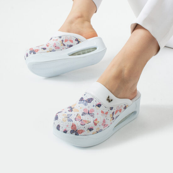 Zuecos de trabajo de piel para mujer con plataforma – estampado Wings White — 4