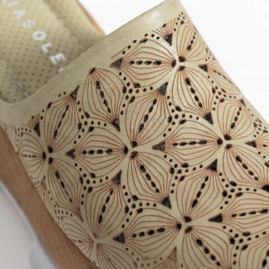 Zuecos verdes de verano con plataforma para mujer - detalle