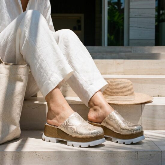 Zuecos dorados de verano con plataforma para mujer
