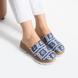 Zuecos azules de verano con plataforma para mujer