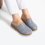 Zuecos azules de verano con plataforma para mujer