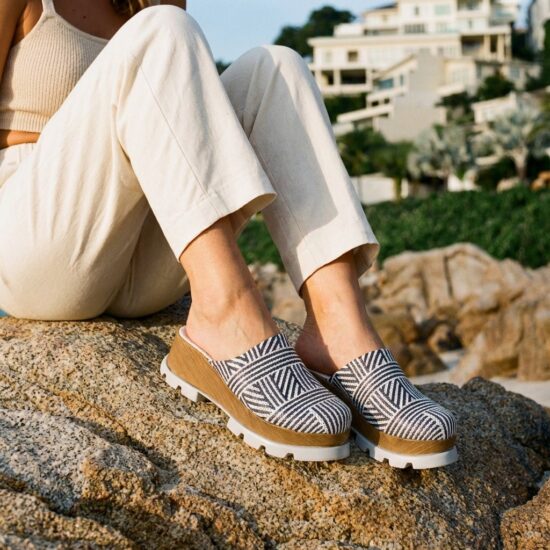 Zuecos azules de verano con plataforma para mujer - Бял Син