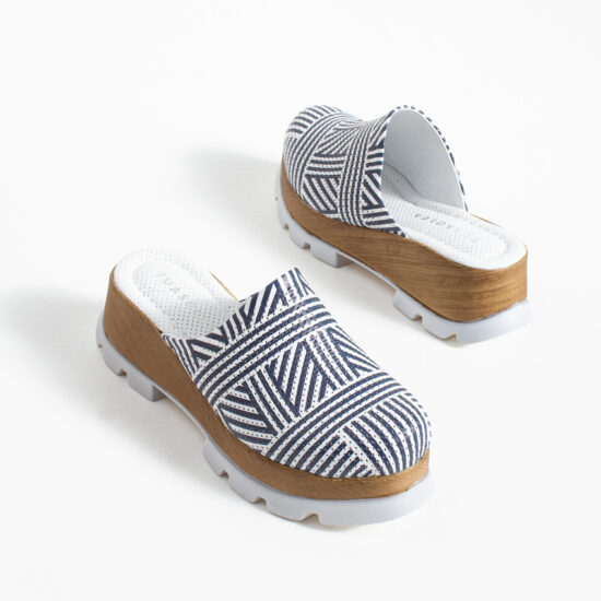 Zuecos azules de verano con plataforma para mujer - detalle