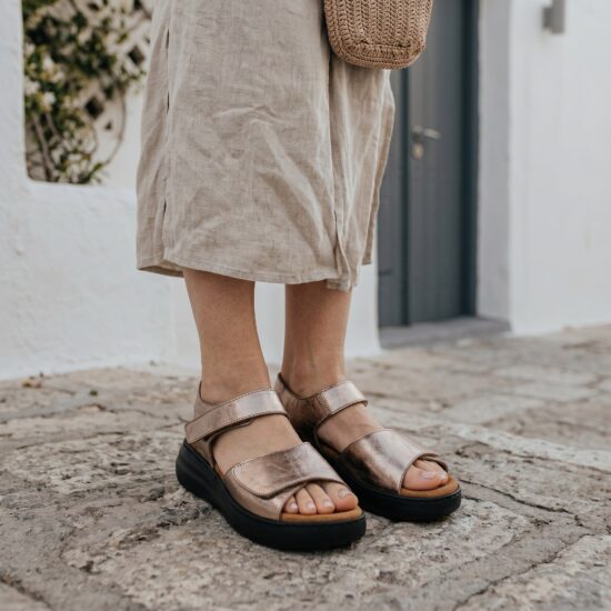 Sandalias de piel para mujer con plantillas extraíbles y velcro - vista superior
