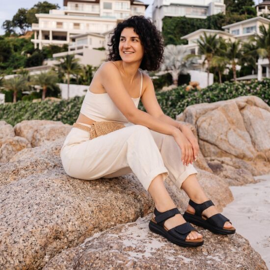 Sandalias de piel para mujer con plantillas extraíbles y velcro - Черен