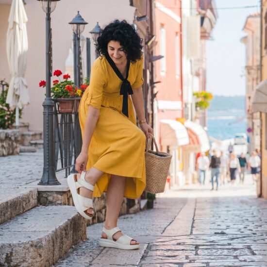 Sandalias de piel para mujer con plantillas extraíbles y velcro - Бял Цветен