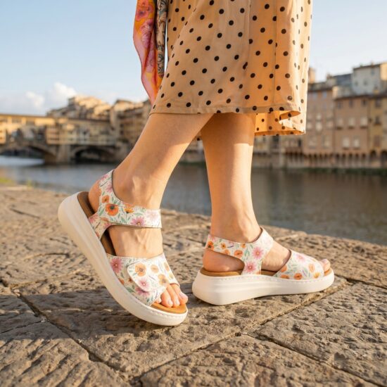 Sandalias de piel para mujer con plantillas extraíbles y velcro - vista superior