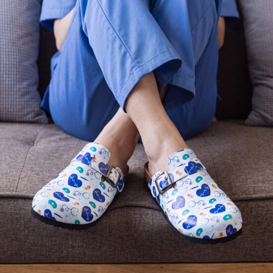 Zuecos planos estampados para enfermera — 2