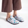 Zuecos planos estampados para enfermera