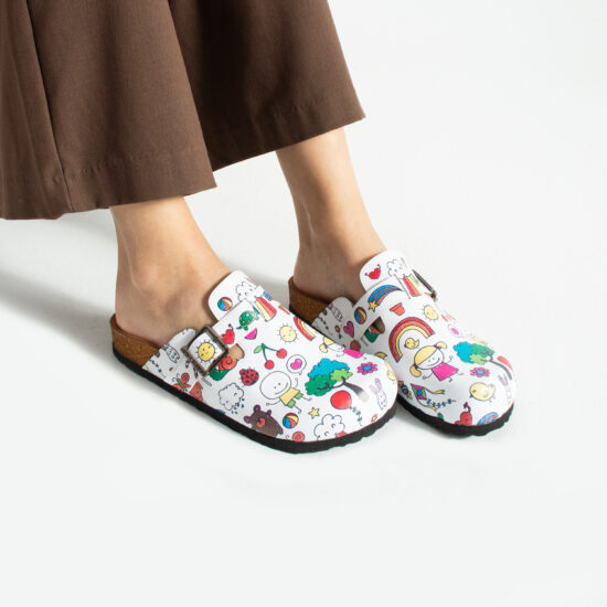 Zuecos planos estampados para maestras