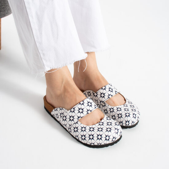 Zuecos planos estampados