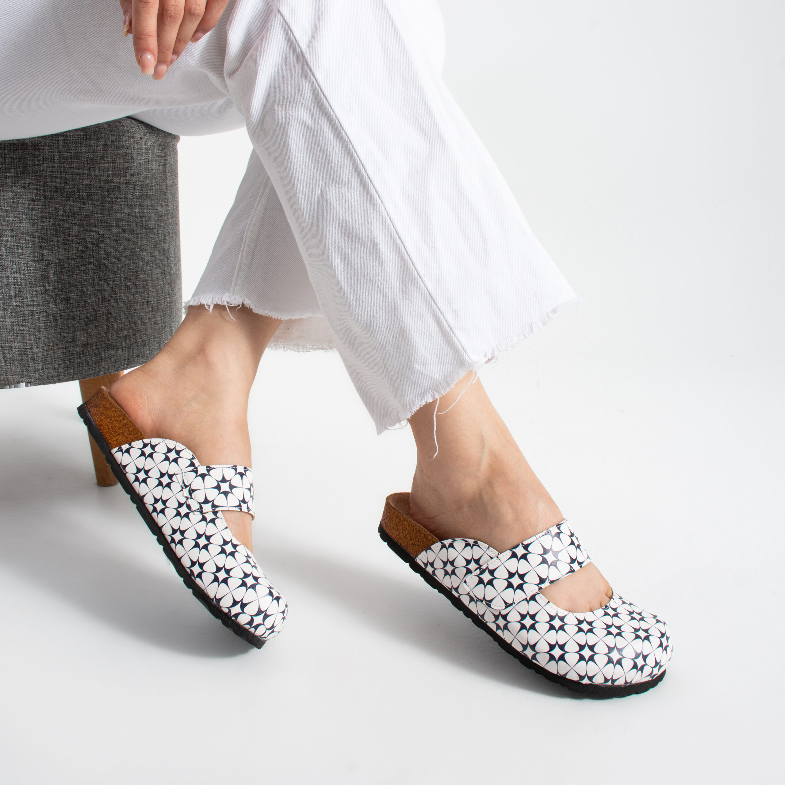 Zuecos planos estampados Zuecos de mujer Шарени 3 Zuecos planos estampados — 3