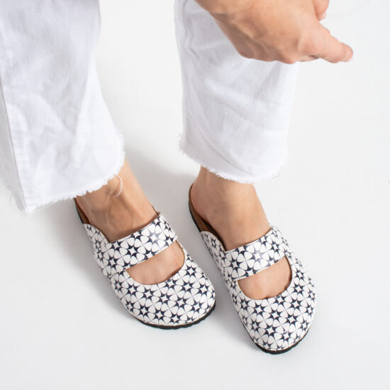 Zuecos planos estampados — 4