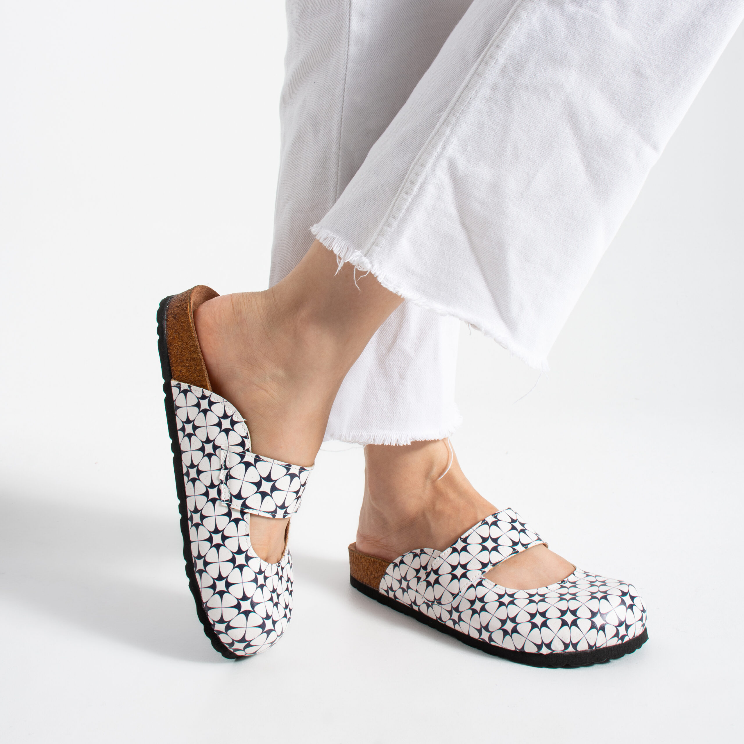 Zuecos planos estampados Zuecos de mujer Шарени 5 Zuecos planos estampados — 5