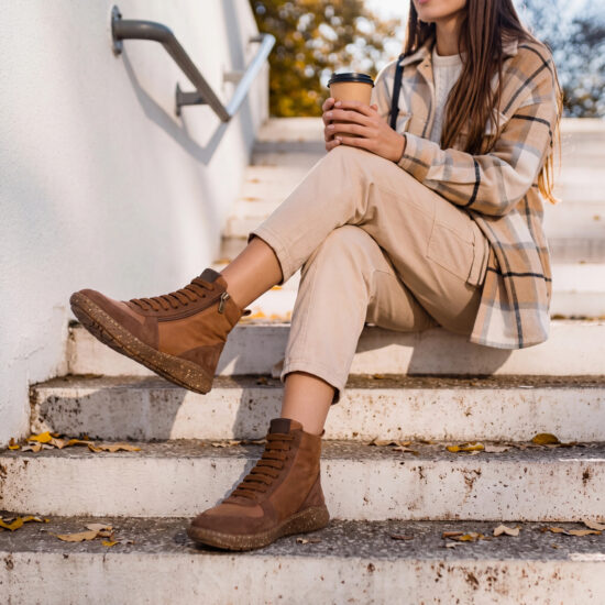 Botines barefoot para mujer de piel natural con horma ancha - Marrón